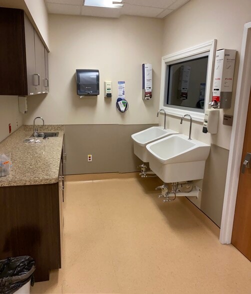 More Photos Of 461 Goffle Rd, Wyckoff Medical For Lease