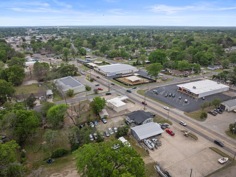 More Photos Of 1202 N Jefferson Ave, Mount Pleasant Specialty For Sale