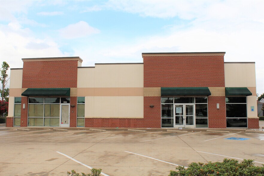 More Photos Of 6221-6225 McCart Ave, Fort Worth Freestanding For Lease
