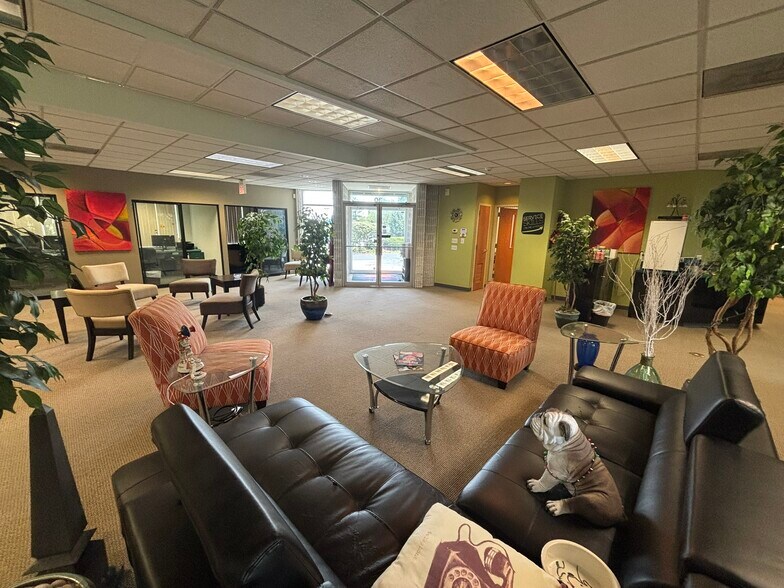 More Photos Of 30 Hollenberg Ct, Bridgeton Office For Sale