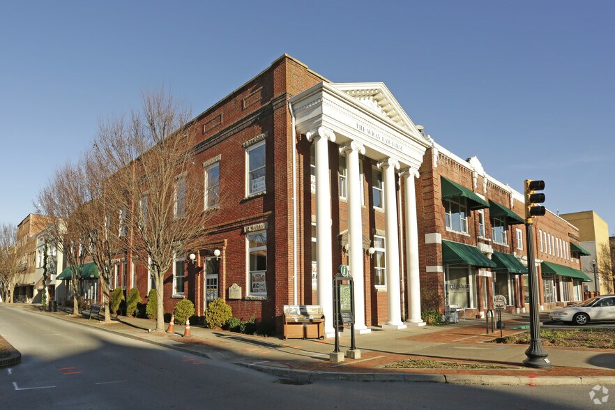 Primary Photo Of 102-108 E Main St, Kingsport Office For Lease