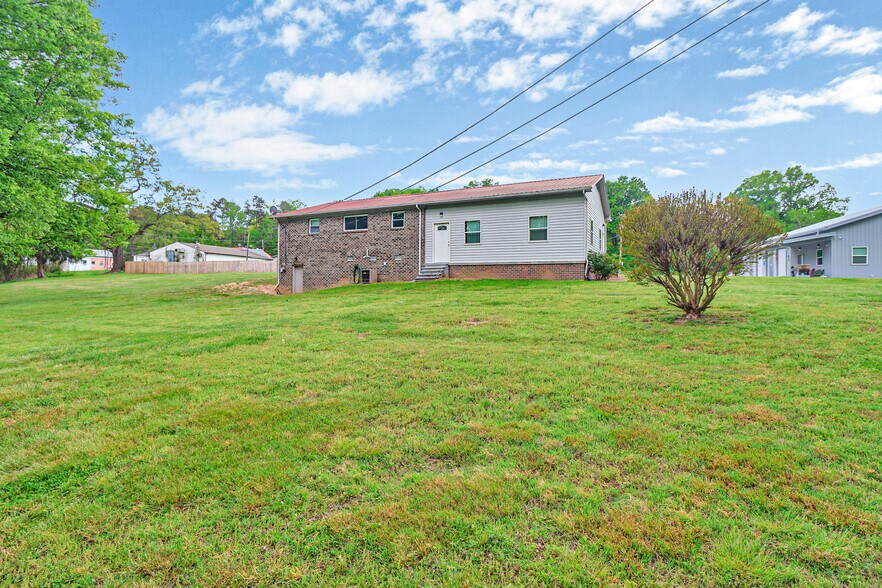 More Photos Of 148 Porter Ln, Spring City Specialty For Sale
