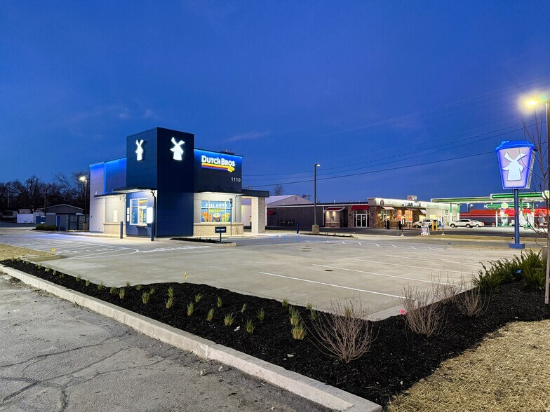 More Photos Of 1114 W Seventh St, Auburn Fast Food For Sale