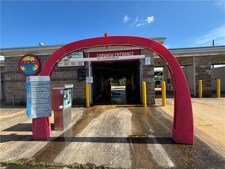 More Photos Of 16 Main St, Farmington Carwash For Sale