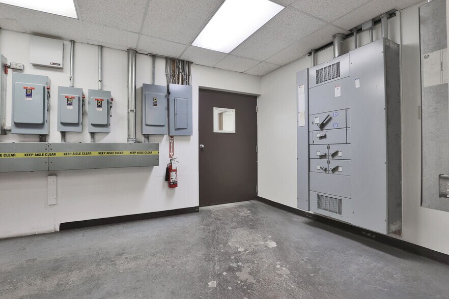 More Photos Of 799 N Hague Ave, Columbus Warehouse For Lease