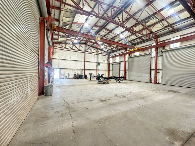 More Photos Of 1577 Beltline Rd, Redding Warehouse For Lease