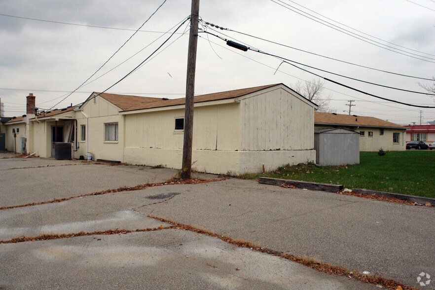 More Photos Of 31420 Groesbeck Hwy, Fraser Hotel For Sale