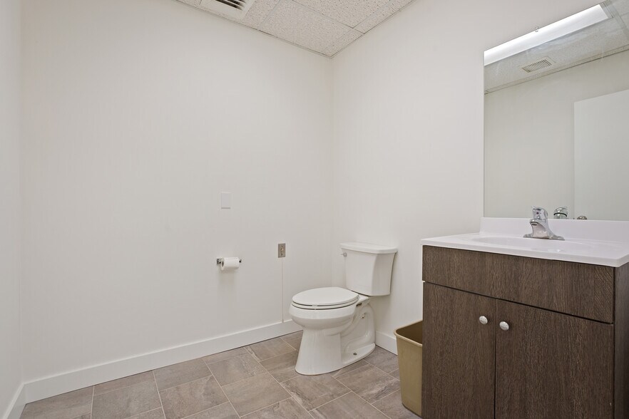 More Photos Of 11 Overlook Dr, Hamden Warehouse For Sale