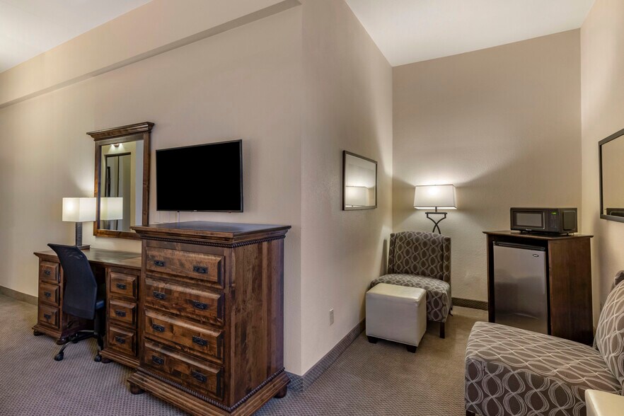 More Photos Of 15151 Brighton Rd, Brighton Hotel For Sale