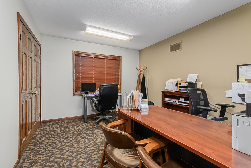 More Photos Of 9340 Parallel Pky, Kansas City Office For Sale