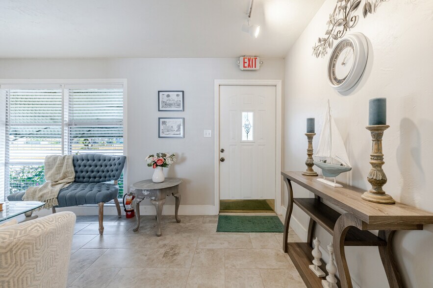 More Photos Of 164 Pondella Rd, North Fort Myers Office For Sale