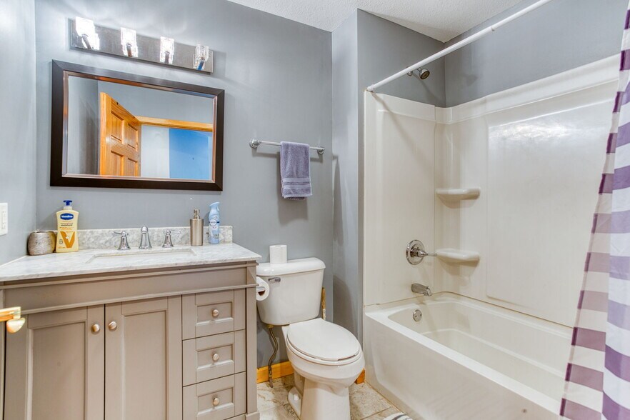 More Photos Of 3531 Wi-35, Maiden Rock Storefront Retail Residential For Sale
