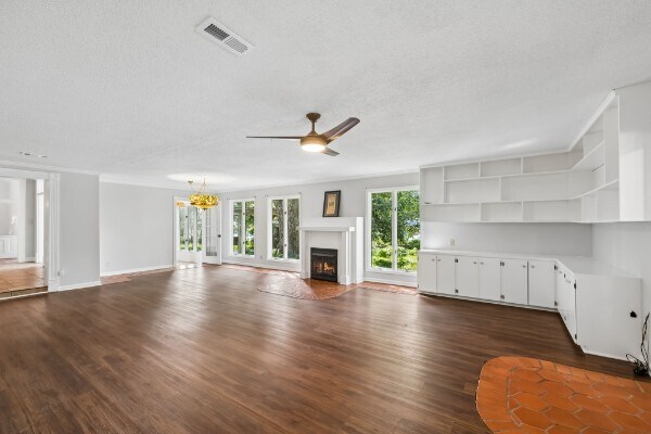 More Photos Of 728 S Spring St, Manchester Specialty For Sale