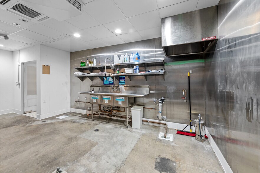 More Photos Of 1509 Mateo St, Los Angeles Office Residential For Sale