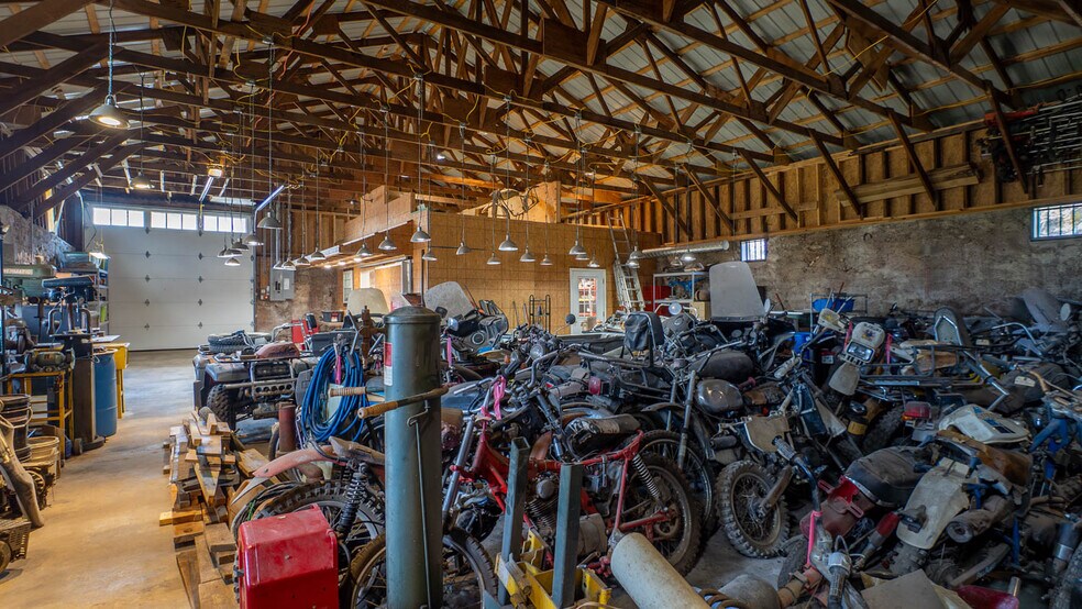 More Photos Of 105 E Couch St, Alton General Retail For Sale