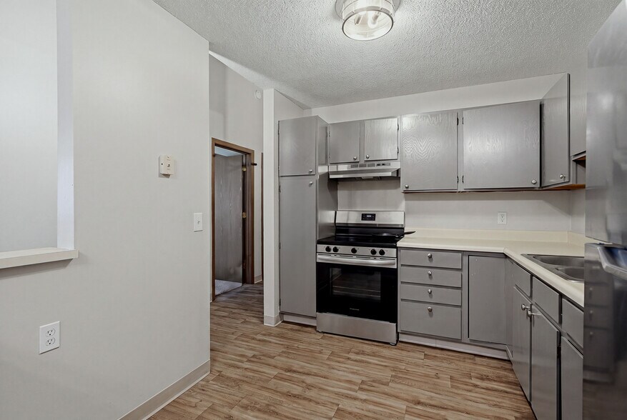 More Photos Of 985 Ivy Ave E, Saint Paul Apartments For Sale