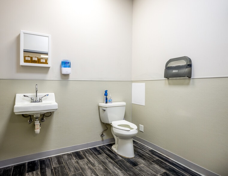 More Photos Of 1709 Newbridge Rd, North Bellmore Manufacturing For Sale