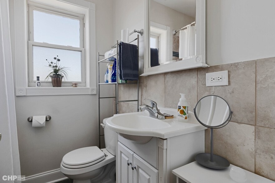 More Photos Of 7226 N Rogers Ave, Chicago Apartments For Sale