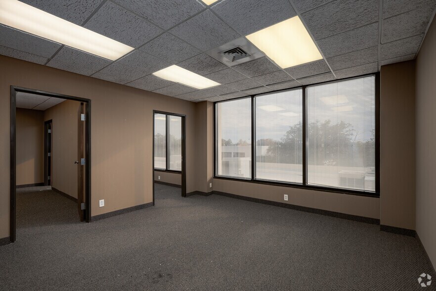 More Photos Of 6815 Manhattan Blvd, Fort Worth Office For Lease