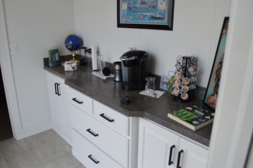 More Photos Of 30201 Little Mack Ave, Roseville Warehouse For Sale