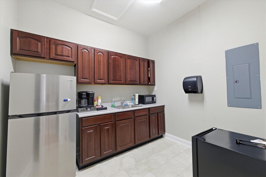 More Photos Of 1574 Village Square Blvd, Tallahassee Office For Lease