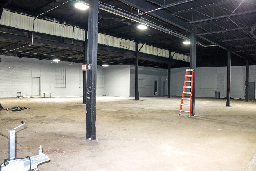 More Photos Of 5143 Bellevue St, Detroit Distribution For Sale