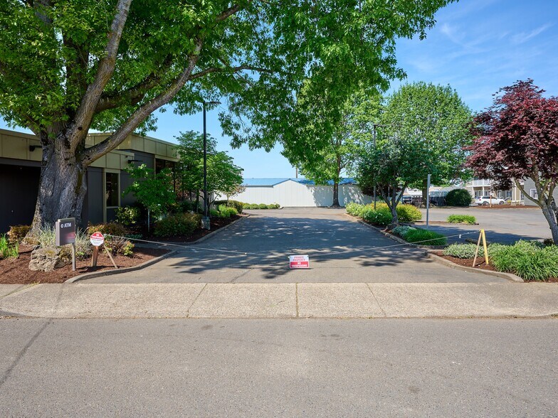 More Photos Of 200 Center Ave, Molalla Bank For Sale