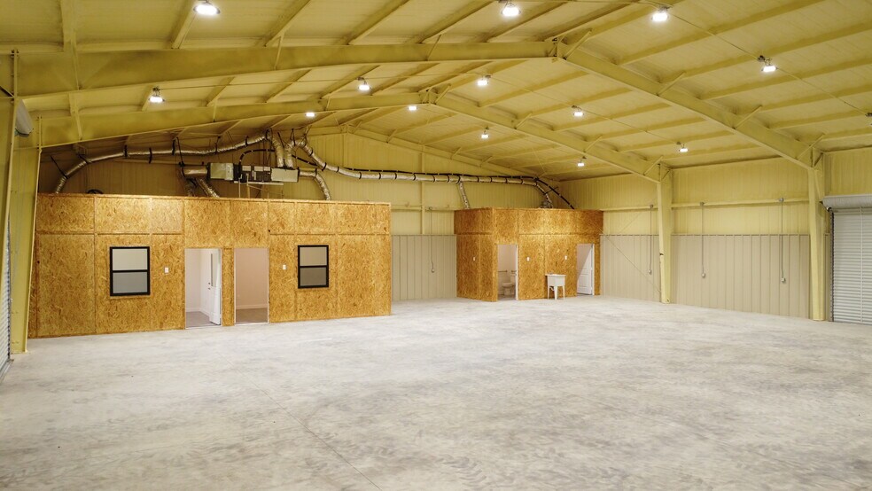 More Photos Of 16013 FM 429, Terrell Flex For Lease