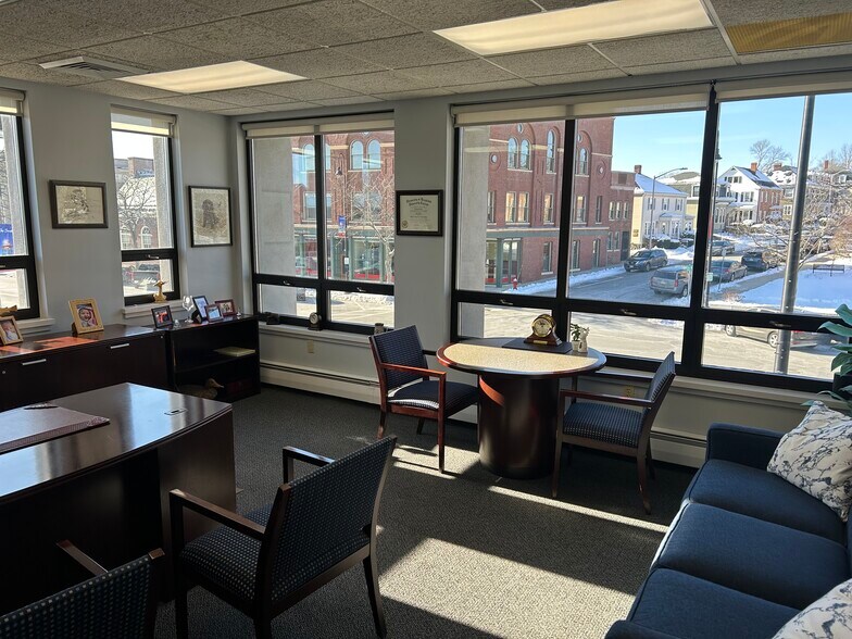 More Photos Of 342 Main St, Wakefield Bank For Lease