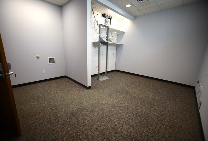 More Photos Of 326 Springside Ave, Pittsfield Office For Lease