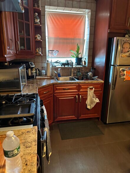 More Photos Of 96 Cypress Ct, Brooklyn Apartments For Sale