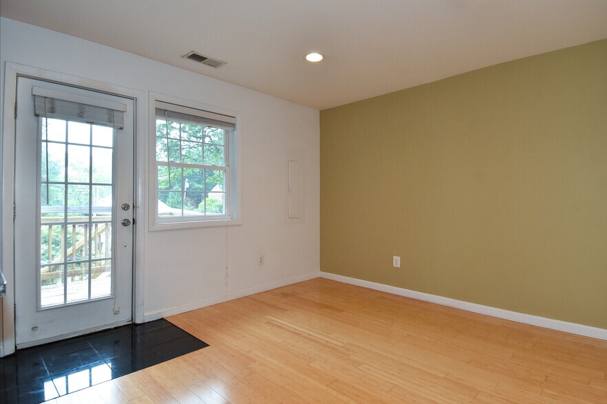 More Photos Of 1705 Commonwealth Ave, Alexandria Apartments For Sale