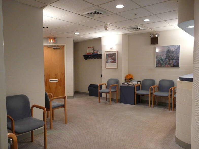 More Photos Of 935 Northern Blvd, Great Neck Medical For Lease