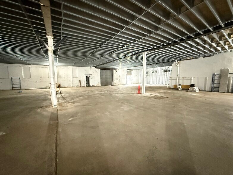 More Photos Of 71 White St, Brooklyn Warehouse For Lease