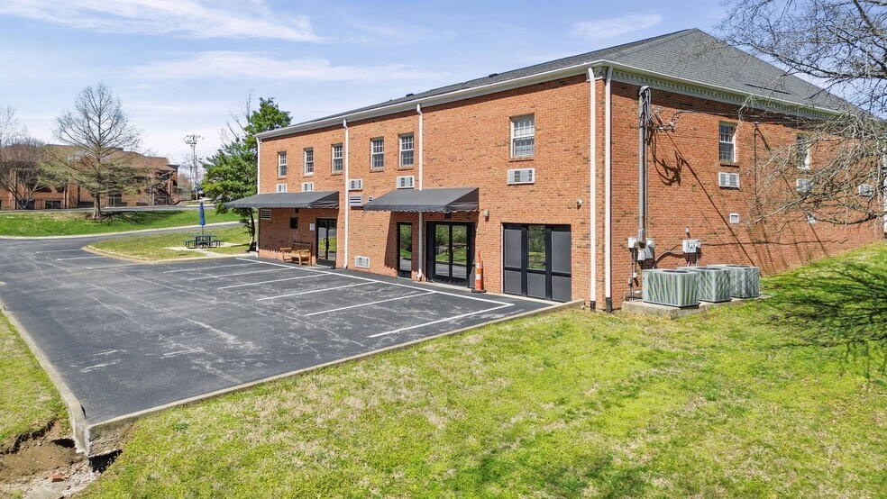 More Photos Of 507 New Highway 96 W, Franklin Medical For Sale