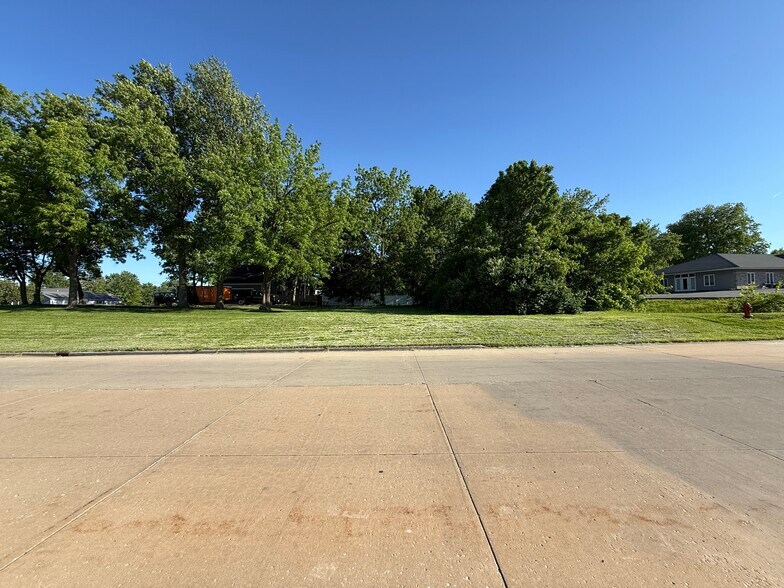 More Photos Of 304 3rd St, Waterloo Land For Sale