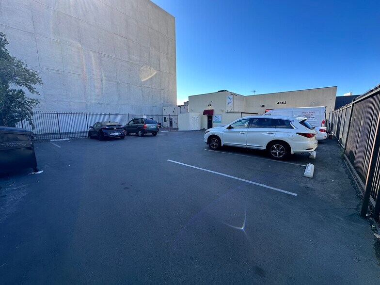 More Photos Of 4652-4654 Lankershim Blvd, North Hollywood Storefront Retail Office For Lease