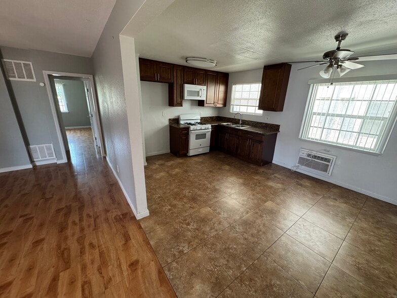 More Photos Of 15624-15628 Vanowen St, Van Nuys Apartments For Sale