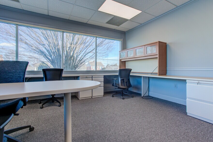 More Photos Of 930 Red Rose Ct, Lancaster Office For Sale