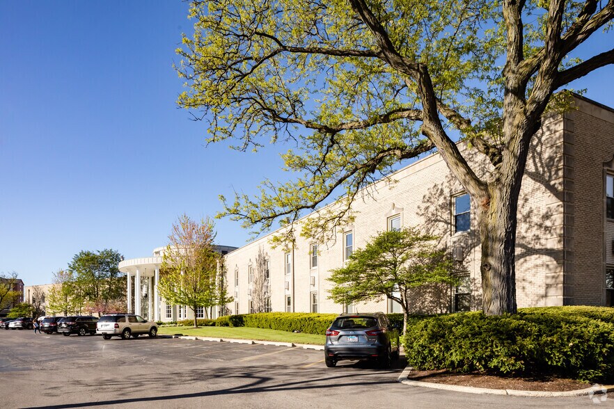 More Photos Of 2720 S River Rd, Des Plaines Office For Sale