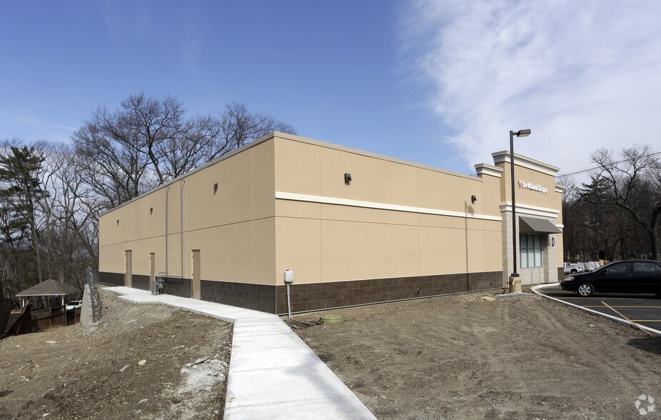 More Photos Of 435 Winthrop Ave, Andover Freestanding For Lease