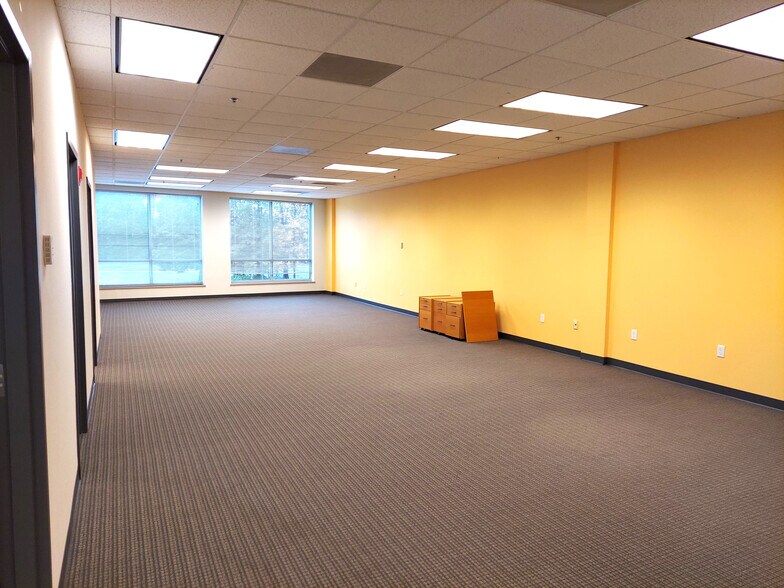 More Photos Of 22375 Broderick Dr, Sterling Office For Sale