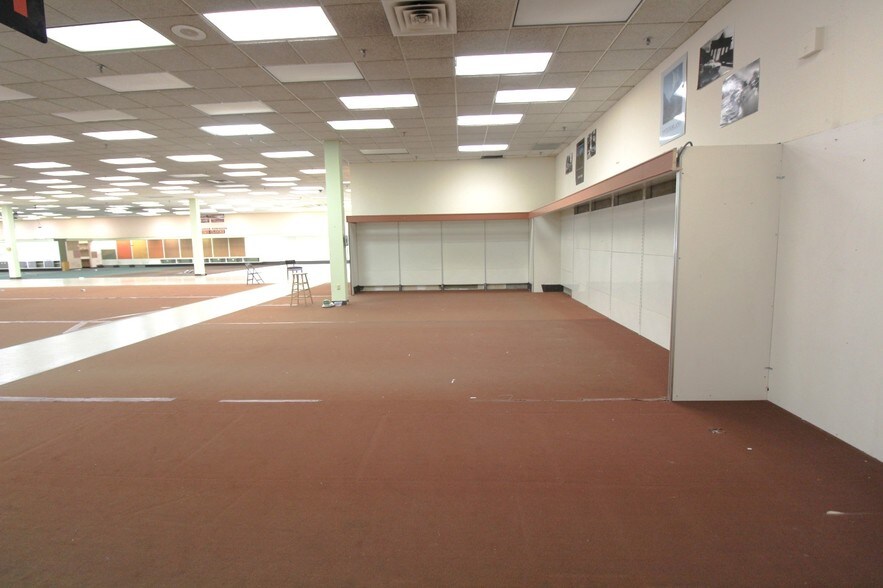 More Photos Of 1010 3rd Ave, Huntington Storefront Retail Office For Lease