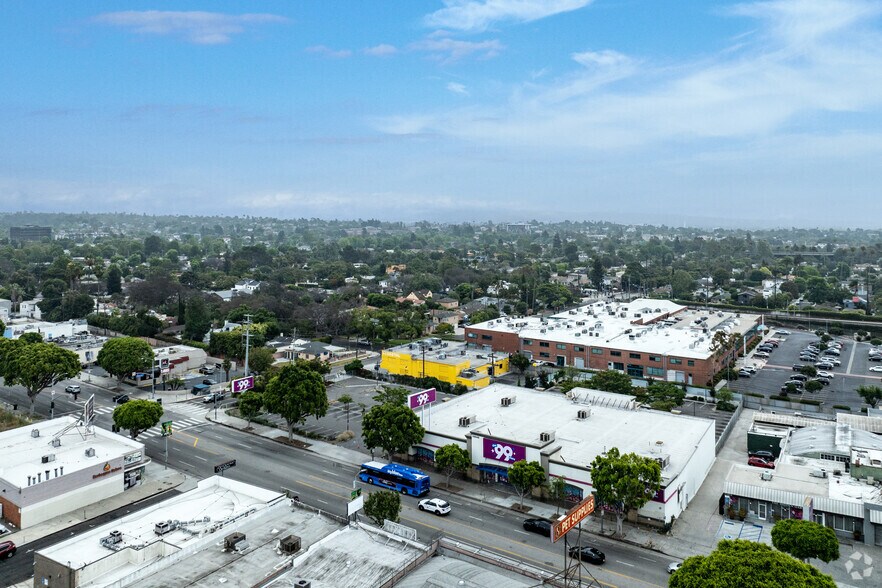 More Photos Of 11040 W Pico Blvd, Los Angeles Freestanding For Lease