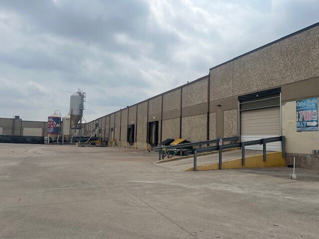 More Photos Of 10420 Metric Blvd, Austin Warehouse For Lease