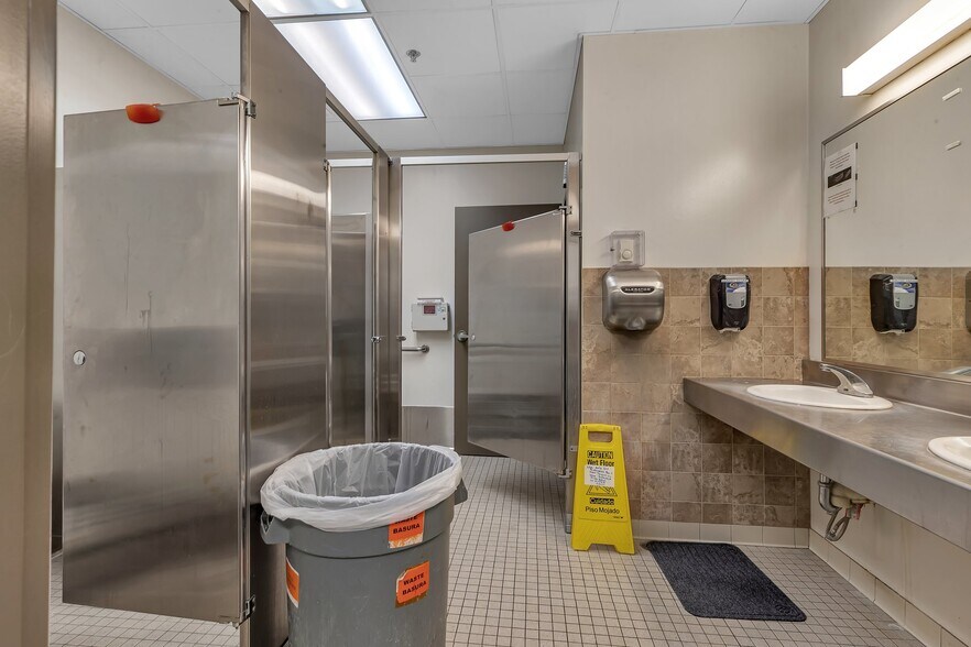 More Photos Of 347 Glen St, Foley Food Processing For Sale