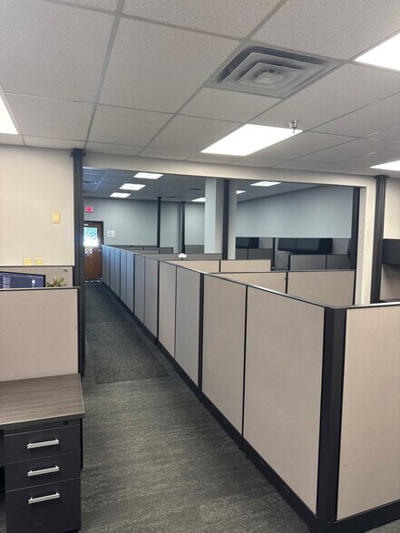 More Photos Of 900 Port America Pl, Grapevine Distribution For Lease