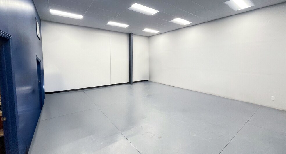 More Photos Of 17199 N Friant Rd, Friant Warehouse For Lease