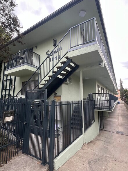 More Photos Of 1014 N Oxford Ave, Los Angeles Apartments For Sale