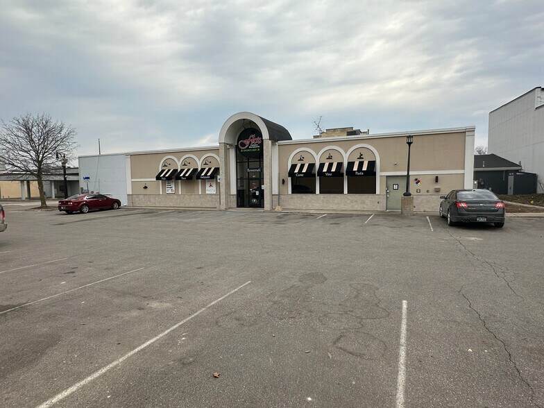More Photos Of 107 S Lafayette St, Greenville Bar For Sale